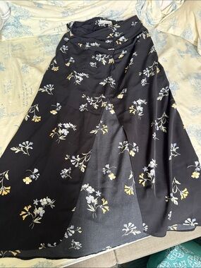 Abercrombie & Fitch Floral A-Line Midi Skirt - Black w/ Yellow & White Blooms xs